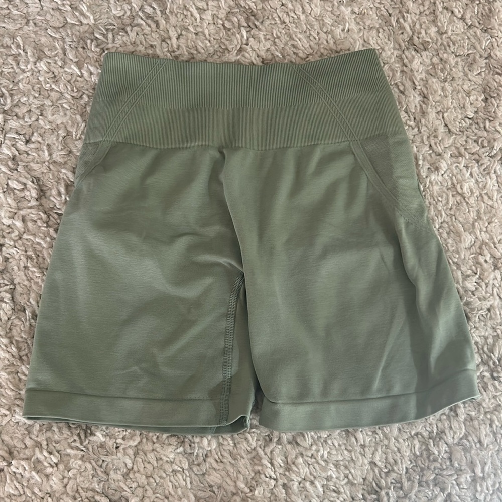 Oner Active Effortless seamless shorts in Sage, size small